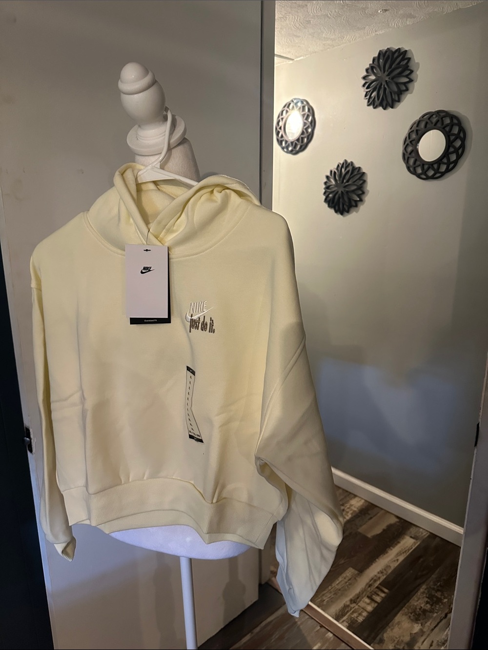 Nike girl’s  Pale Yellow Hoodie Sweatshirt. XL shorter length.
